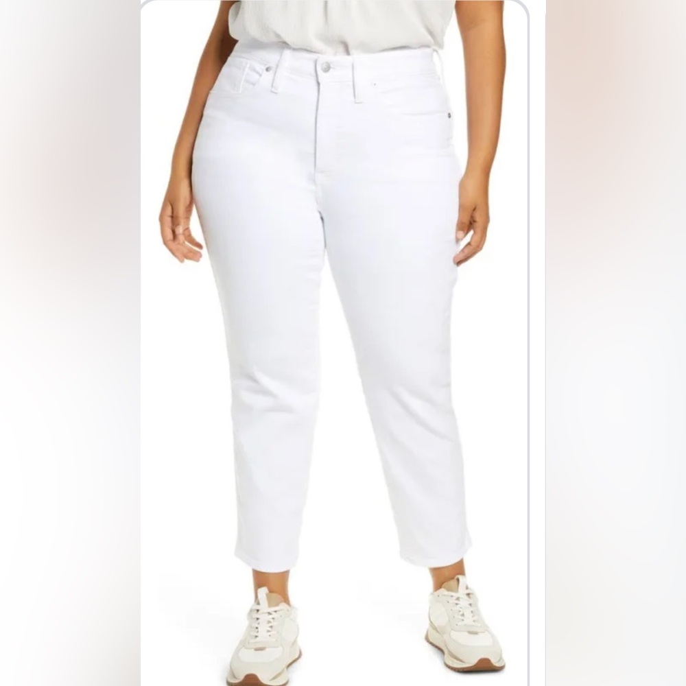 Stove pipe jeans in white